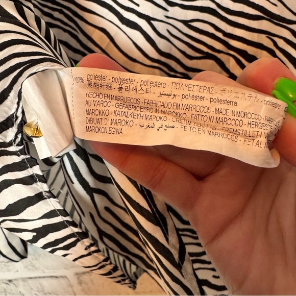 Zara‎ Black and White Button Down Shirt with Notched Collar - Picture 7 of 11